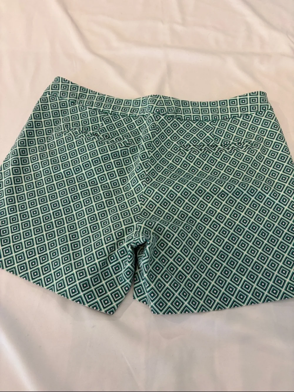 Willi Smith Green Geometric Print Women's 4” Shorts  size 8